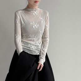 細緻網紗刺繡上衣 細緻網紗刺繡上衣
