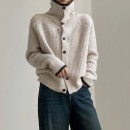 慵懶排扣高領毛衣