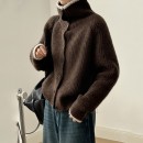 慵懶排扣高領毛衣